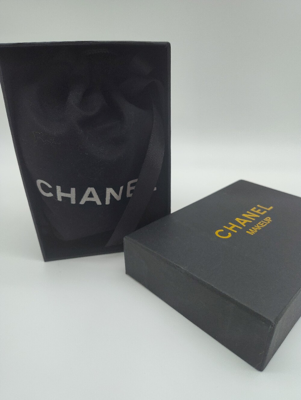CHANEL Makeup Quilted Mini Bucket Bag Chain Strap Black Cosmetic Holder NIB GWP - Picture 9 of 10